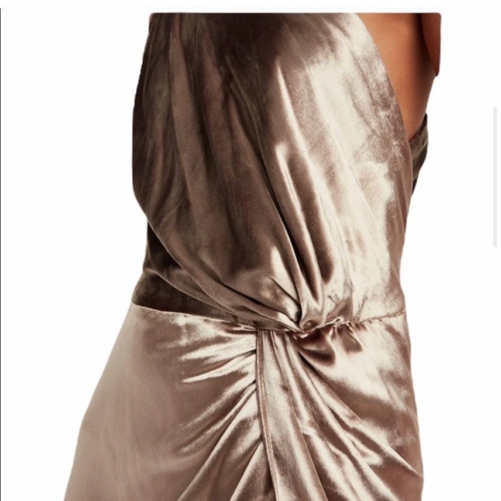 Michelle Mason Velvet one-shoulder dress! Beautiful and NWT!! $850 Retail Size 8 - Picture 2 of 4